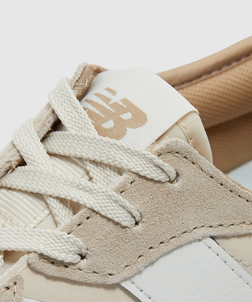 New Balance 327 sneaker